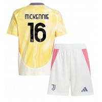 Camiseta Juventus Weston McKennie #16 Segunda Equipación Replica 2024-25 para niños mangas cortas (+ Pantalones cortos)